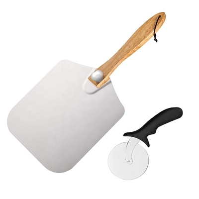 Une pelle à pizza en aluminium de 12 pouces avec poignée pliante et une coupe-roue à pizza de 10 cm.