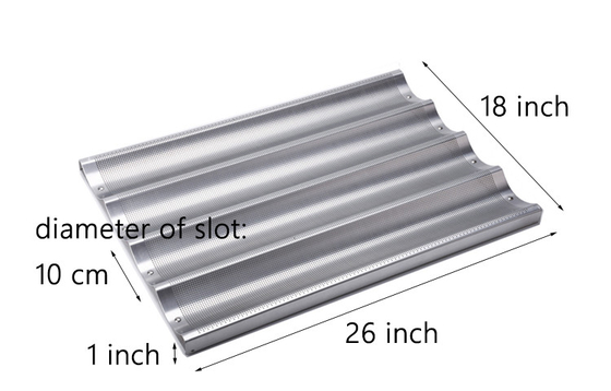 4 plateaux en aluminium pour la cuisson du pain français en bar, boulangerie ou restaurant