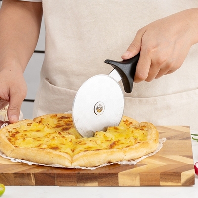 Coupeuse à roues de pizza en acier inoxydable de 10 cm avec poignée Pp en plastique rond Coupeuse à roues de pizza serveur